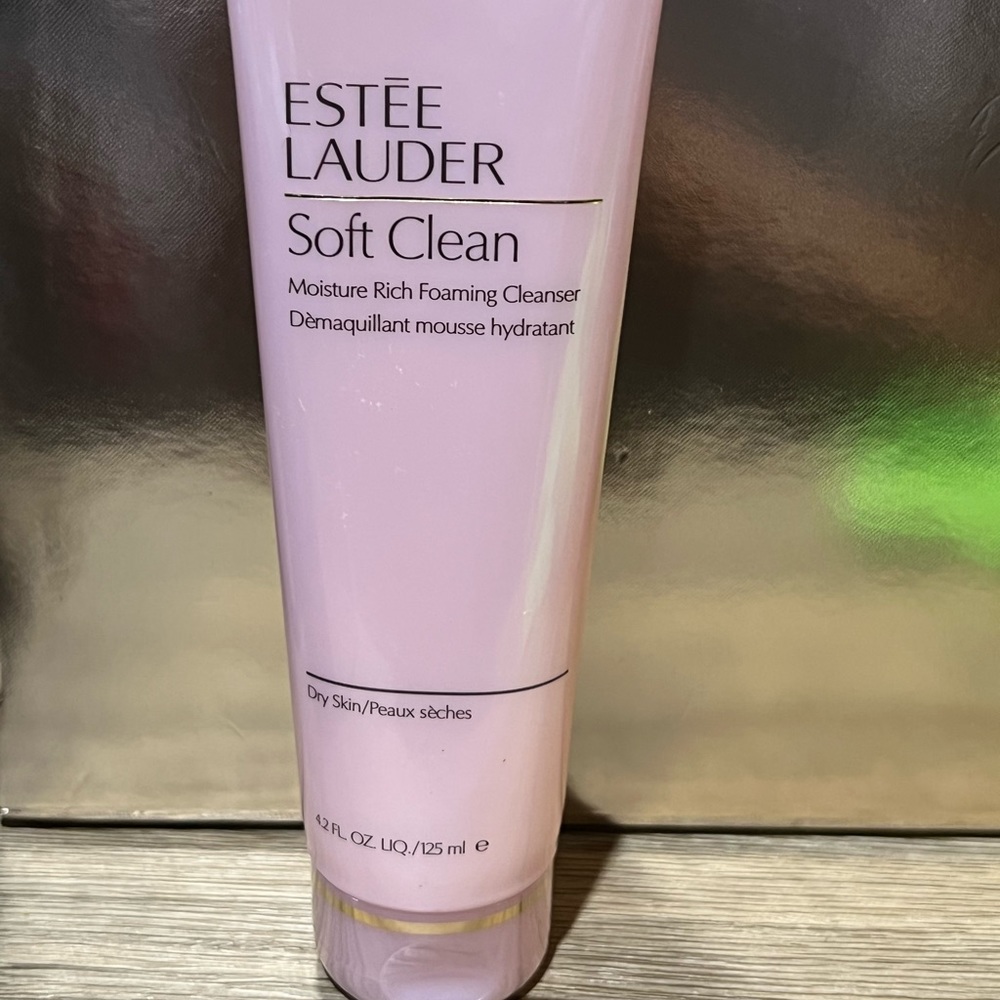 Estee Lauder Soft Clean Moisture Rich Foaming Cleanser 4.2 oz / 125 ml Sealed